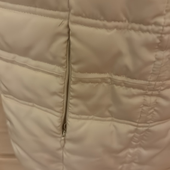 Ivory Vest - Picture 4 of 5